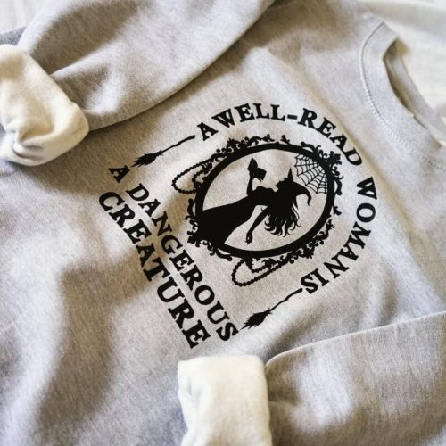 vještica s knjigom pulover