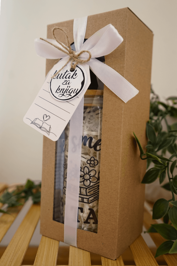 čaša sa knjigoljupce poklon