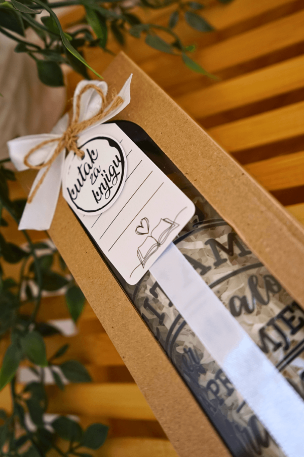 čitam jer drama nije moja čaša sa slamkom poklon za knjigoljupce